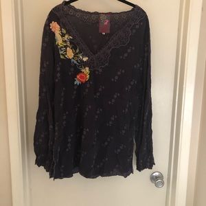 EUC Johnny Was shirt size XL w/ flower embroidery